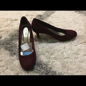 NWT Burgundy Heels Size 9